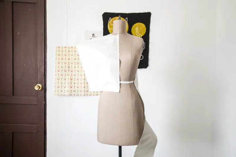 Stitch by Stitch: How Halston's Construction Secrets Became the Invisible Standard of Modern Fashion Television